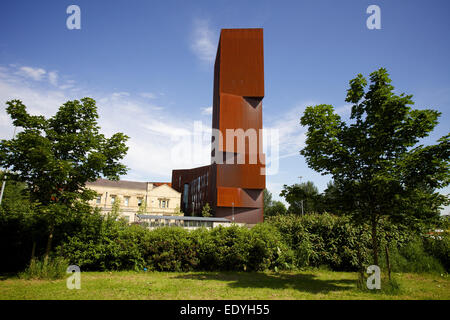 Ripresa a tutto campo della torre di radiodiffusione in Leeds Foto Stock