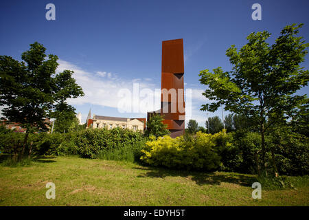 Ripresa a tutto campo della torre di radiodiffusione in Leeds Foto Stock