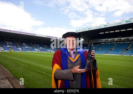 Eddie grigio con il suo dottorato onorario da Leeds Beckett University Foto Stock