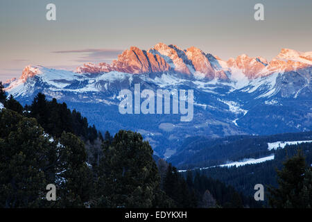 Gruppo delle Odle in inverno, da sud, Saltria, Provincia del Sud Tirolo, Italia Foto Stock