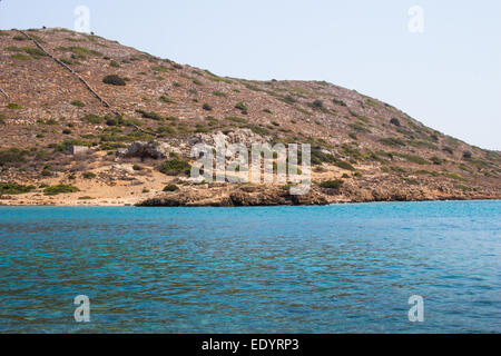 Vista dall'isola di Creta di Spinalonga, un isola difensivo che è stato usato come un lebbrosario. Foto Stock