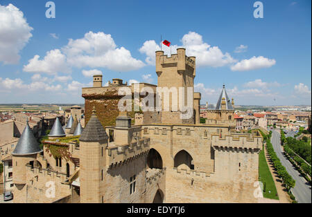 Palacio de los Reyes de Navarra de Olite ("Palazzo dei Re di Navarra di Olite") o Castillo de Olite ("castello di Olite") Foto Stock