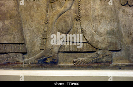 British Museum di Londra England Regno Unito. Leone assiro Hunt. Gennaio 2015 Re Ashurbanipal caccia i Lions. Bassorilievo scolpito del pannello in Foto Stock