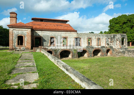 Dominikanische Republik, Südwesten, Boca de Nigua, Ortsteil Villa Maria, Ruinen der alten Zuckerfabrik (Ingenio de Boca Nigua) Foto Stock