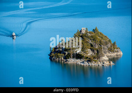 Stati Uniti d'America California CA Lake Tahoe Emerald Bay e Fannette Island tour in barca di entrare nella baia Foto Stock