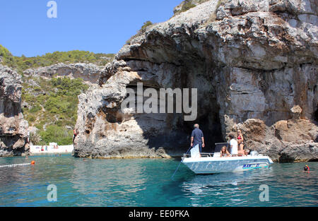 Croazia Isola di Vis Stiniva beach Zoe Baker Foto Stock