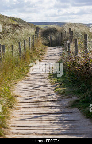 Sentiero attraverso le dune di sabbia Foto Stock