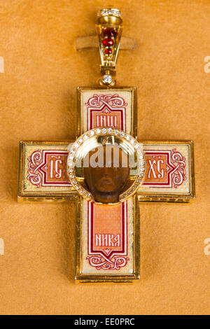 Croce con l'icona del centro su un sfondo marrone Foto Stock