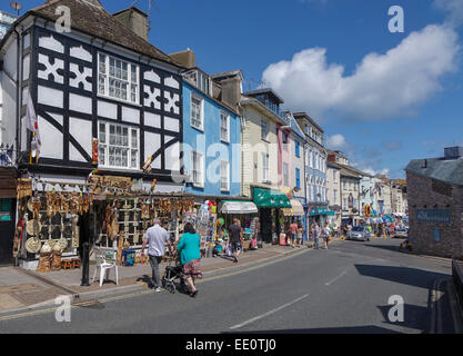 I turisti in strada di mezzo Brixham Torbay (Riviera Inglese) Devon England Regno Unito people shopping Foto Stock