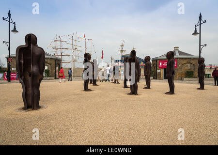 Sculture di gruppo da Peter Burke al Royal Greenwich, a Londra, nel Regno Unito durante il 2014 TALL SHIPS REGATTA - solo uso editoriale Foto Stock