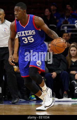 10 gennaio 2015: PHILADELPHIA 76ers center Henry Sims (35) in azione durante il gioco NBA tra Indiana Pacers e la Philadelphia 76ers presso la Wells Fargo Center di Philadelphia, Pennsylvania. La Filadelfia 76ers ha vinto 93-92. Foto Stock