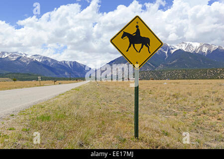 Equitazione sign in montagna, West Americano Foto Stock