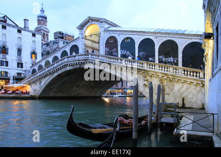 Canale Grande, Rialto Bruecke in Venedig, ITALIEN Foto Stock