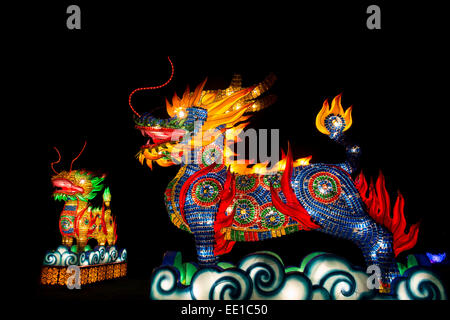 Qilin / Drago Cinese lanterne cinesi a Longleat, Warminster, Wiltshire. Inghilterra Foto Stock