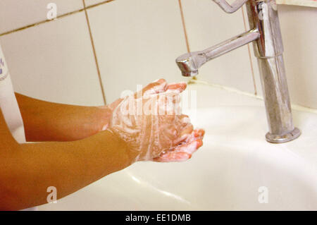 Lavaggio A MANO IN OSPEDALE Foto Stock