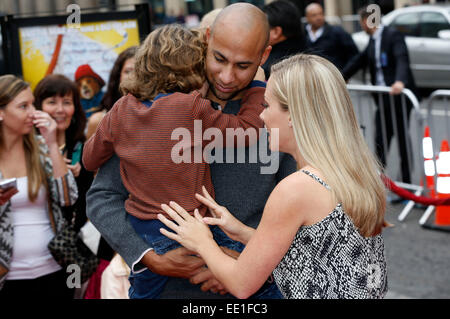 Kendra Wilkinson e Hank Baskett e figlio Hank Baskett IV frequentando il Los Angeles premiere di 'Paddington' a TCL Chinese Theatre IMAX su gennaio 10, 2015 a Hollywood, California/picture alliance Foto Stock