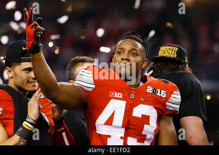 Arlington, Texas, Stati Uniti d'America. Xii gen, 2015.     Durante il College Football Playoff campionato nazionale di gioco tra la Ohio State Buckeyes e l'Oregon Ducks di AT&T stadium di Arlington, Texas. Il Buckeyes sconfitto le anatre 42-20. © csm/Alamy Live News Foto Stock