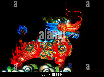 Qilin / Drago Cinese lanterne cinesi a Longleat, Warminster, Wiltshire. Inghilterra Foto Stock