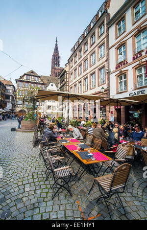 Street cafe su rue du Maroquin, Strasburgo, Alsazia, Francia, Europa Foto Stock