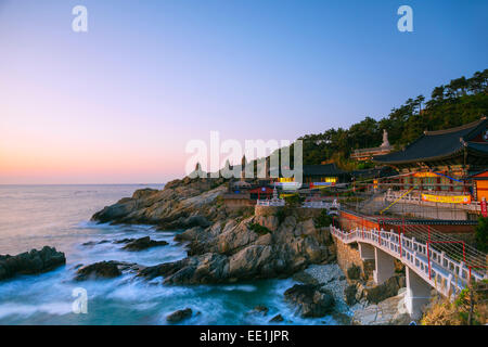 Haedong Yonggungsa tempio, Busan, Corea del Sud, Asia Foto Stock