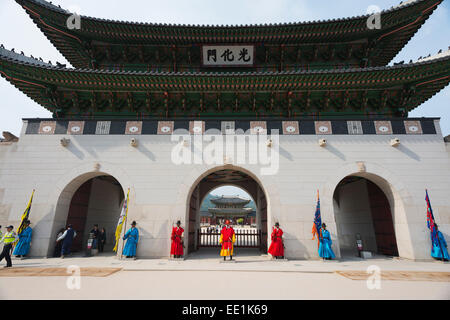 Cambio della guardia cerimonia, il Palazzo Gyeongbokgung, Seoul, Corea del Sud, Asia Foto Stock