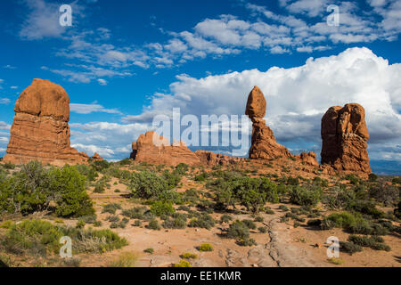 Roccia equilibrato, Arches National Park, Utah, Stati Uniti d'America, America del Nord Foto Stock