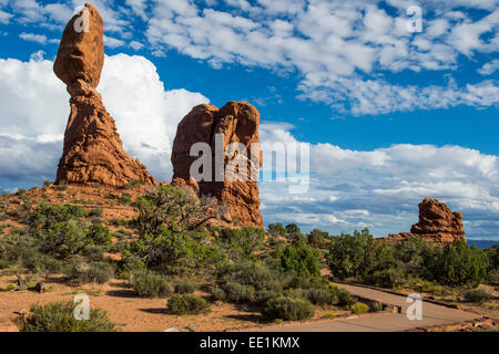 Roccia equilibrato, Arches National Park, Utah, Stati Uniti d'America, America del Nord Foto Stock