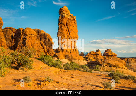 Bella rossa di formazioni di arenaria nel Parco Nazionale di Arches, Utah, Stati Uniti d'America, America del Nord Foto Stock