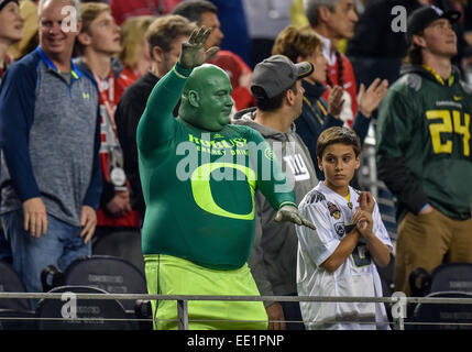 Arlington, Texas, Stati Uniti d'America. Xii gen, 2015. I fan di Oregon allegria durante il College Football Playoff campionato nazionale di gioco tra Oregon Ducks e Ohio State Buckeyes, 12 gennaio 2015, presso AT&T in Arlington, Texas. Credito: Cal Sport Media/Alamy Live News Foto Stock