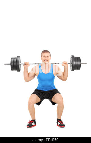 A piena lunghezza Ritratto di un uomo forte esercizio con un barbell isolati su sfondo bianco Foto Stock