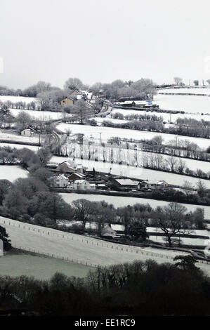 Aberystwyth, Wales, Regno Unito. Il 13 gennaio, 2015. La neve si assesta su terreno coltivato nei pressi di Comins Coch, Aberystwyth, Galles. Credito: John Gilbey/Alamy Live News Foto Stock