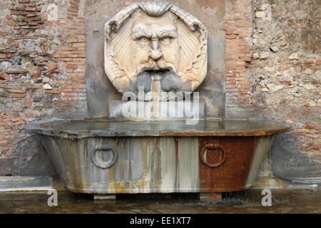 Renaissance fontana in marmo a Roma, Italia Foto Stock