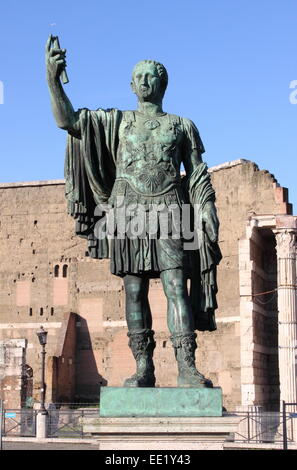 Statua di imperatore Nerva in Roma, Italia Foto Stock