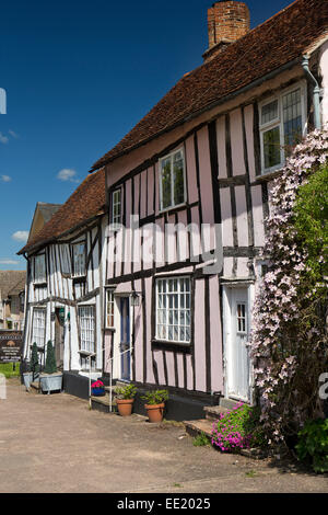 Regno Unito Inghilterra, Suffolk, Lavenham, High Street, vecchio le case con la struttura in legno Foto Stock