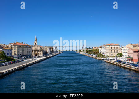 Vista di Martigues con A55 autostrada in background, Bouches du Rhone, PACA (Provence-Alpes-Côte d'Azur), Francia Foto Stock