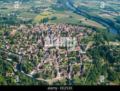 Vista aerea: Domme presso il fiume Dordogna in Regione Périgord della Francia meridionale. Foto Stock