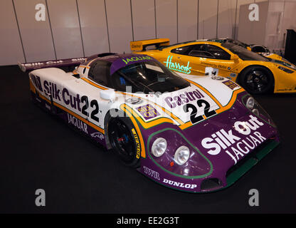 1988, 7 litri a motore V12 Jaguar gara di Le Mans auto in mostra al London Classic Car Show Foto Stock