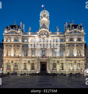 La famosa piazza Terreaux a Lione città di notte, Francia. Foto Stock