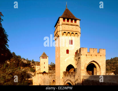 Cahors, Midi-Pirenei, Francia. Porto Valentre - 14thC fortificata medievale ponte che attraversa il fiume Lot Foto Stock