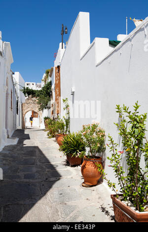 Lindos strade strette. L' isola di Rodi, Grecia Foto Stock