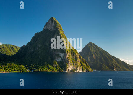 Petite Piton nei pressi di Soufriere, St. Lucia, West Indies Foto Stock