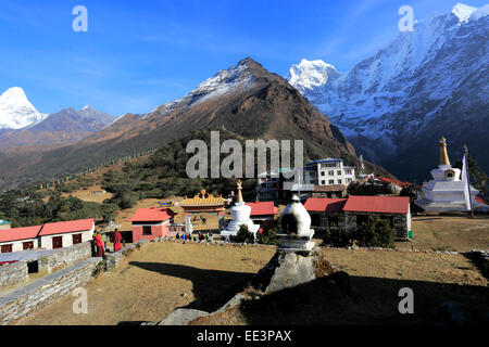 Vista su Tengboche village, Campo Base Everest trek, Sito Patrimonio Mondiale dell'UNESCO, il Parco Nazionale di Sagarmatha, quartiere Solu-Khumbu Foto Stock