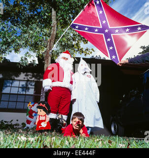 MELBOURNE, U.S. - 1 Marzo: membri del Ku Klux Klan protesta al di fuori di un bar in Melbourne Florida il 1 aprile 1998. Foto Stock