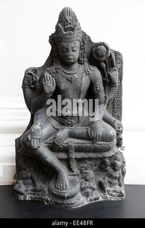 Sei Avalokitesvara armati, dal decimo secolo trovati in basalto Nalanda, Bihar ora esposti nel Museo Indiano in Kolkata, Foto Stock