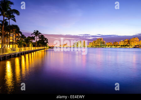 West Palm Beach, Florida cityscape sulla Intracoastal Waterway. Foto Stock