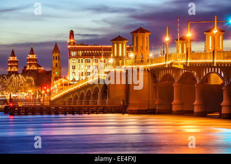 Sant'Agostino, Florida, Stati Uniti d'America skyline della città e il Ponte dei Leoni. Foto Stock