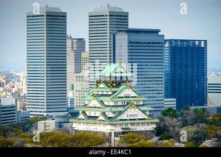 Osaka, Giappone cityscape presso il castello. Foto Stock