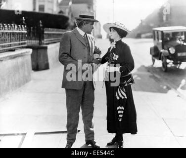 Gibson Gowland, ZaSu Pitts, sul set del film muto, "avidità", 1924 Foto Stock