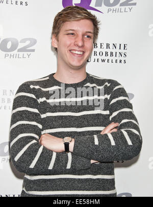 Bala Cynwyd, Pennsylvania, USA. Il 13 gennaio, 2015. British Singer-Songwriter George Esdra pone a Q102's teatro delle prestazioni su gennaio 13, 2015 in Bala Cynwyd, Pennsylvania, Stati Uniti. Credito: Paolo Froggatt/Alamy Live News Foto Stock