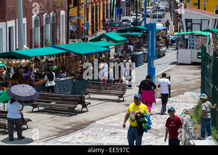 Mercato in Cholula Messico, vicino a Puebla, ospita la Grande Piramide, uno dei mondi più grande e quasi 365 chiese. Foto Stock